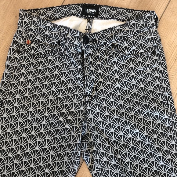 Hudson Nico Super Skinny Midrise Jean in color Diamond. Size 26 - Picture 2 of 10